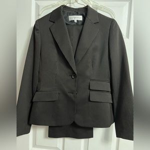 Ladies single breast tan and black pin stripe pants suit, lined pants, size 6